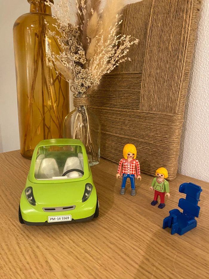 Petite voiture verte + personnages Playmobil