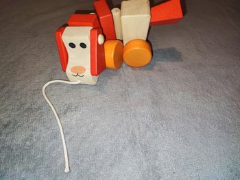 Chien en bois articulé à tirer