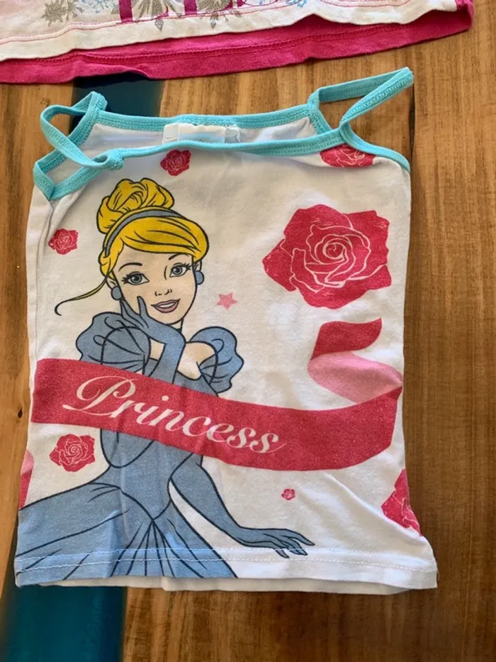Débardeurs princesse cendrillon et reine des neiges taille 3ans - photo numéro 2