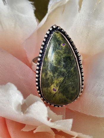 Bague en argent sterling 925 avec sa pierre jaspe stichtite