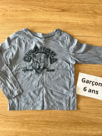 Tee shirt
