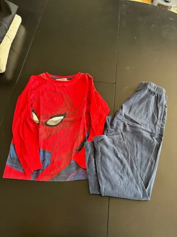 Pyjama garçon en taille 6ans