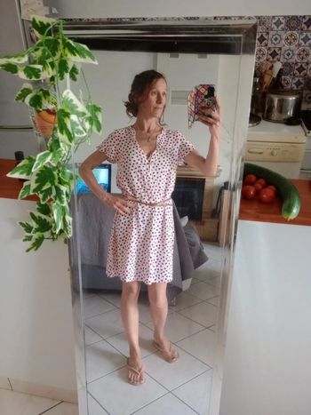 Robe été M/l blanche à pois rouges et noires c53