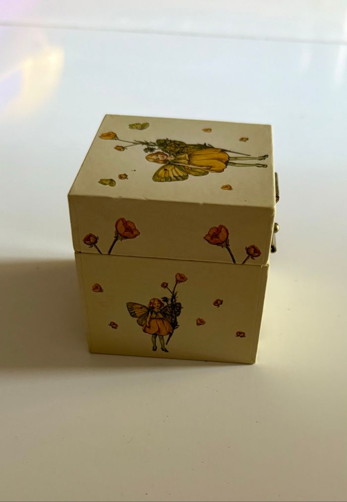 Boîte à dents en bois jaune pastel à motifs floraux - photo numéro 5