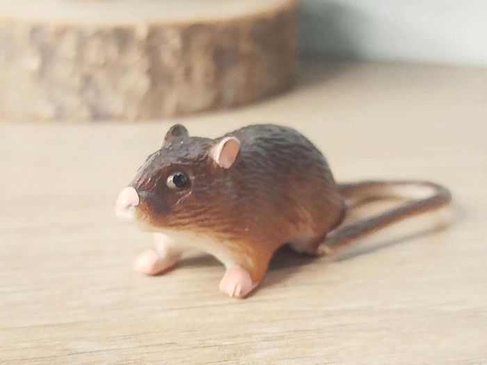 Figurine souris marron Animal de la ferme - photo numéro 2