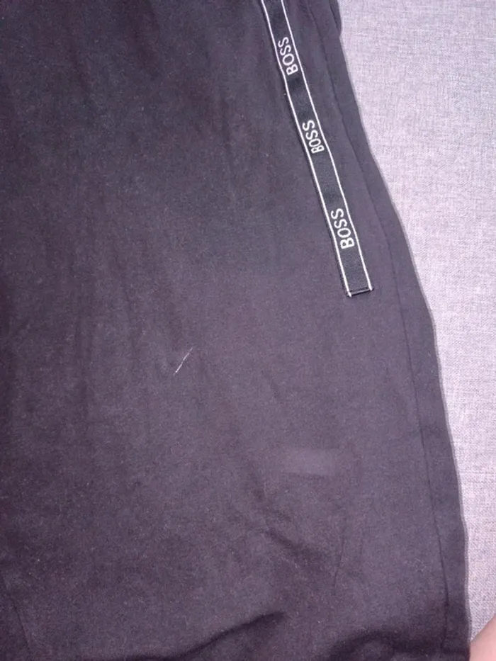 C58 jogging noir Hugo boss XL - photo numéro 3