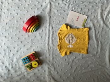 teeshirt manches courtes jaune dessin devant 3 mois obaibi ouverture totale au dos