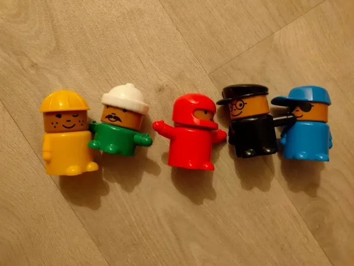 Petits bonhommes