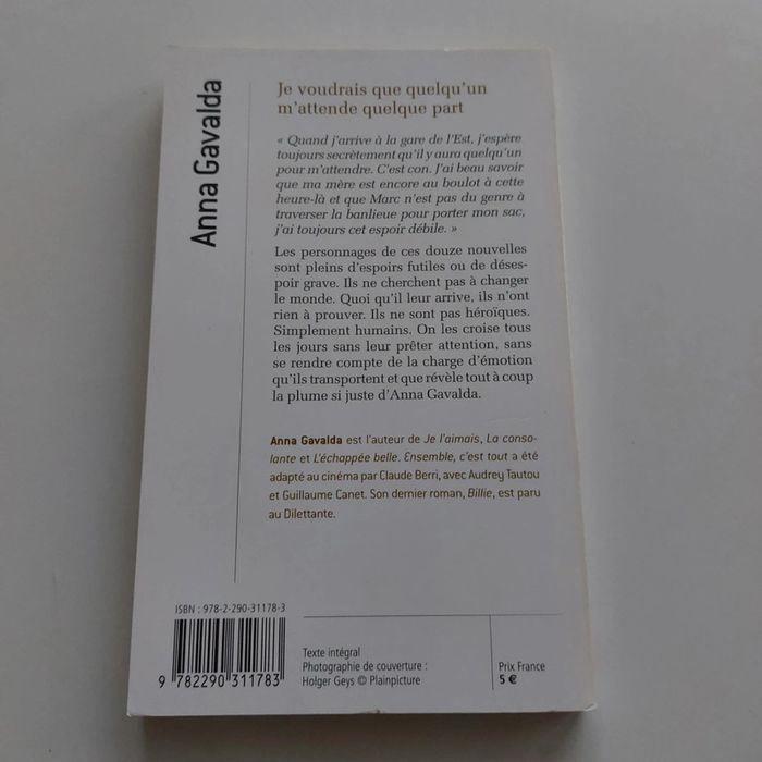 Livre - Je voudrais que quelqu'un m'attende quelque part - photo numéro 2