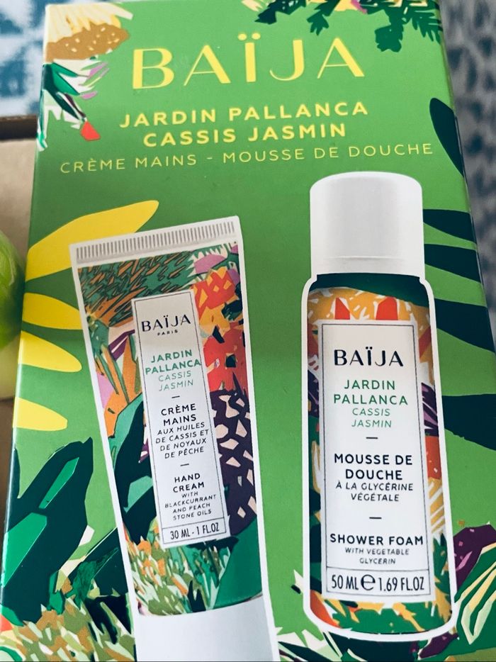 Magnifique lot cosmétique Tarte neuf - photo numéro 5
