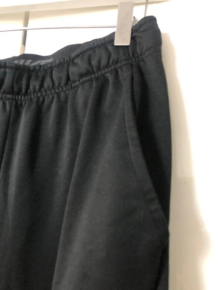 Jogging nike . Taille 13/15 ans - photo numéro 3