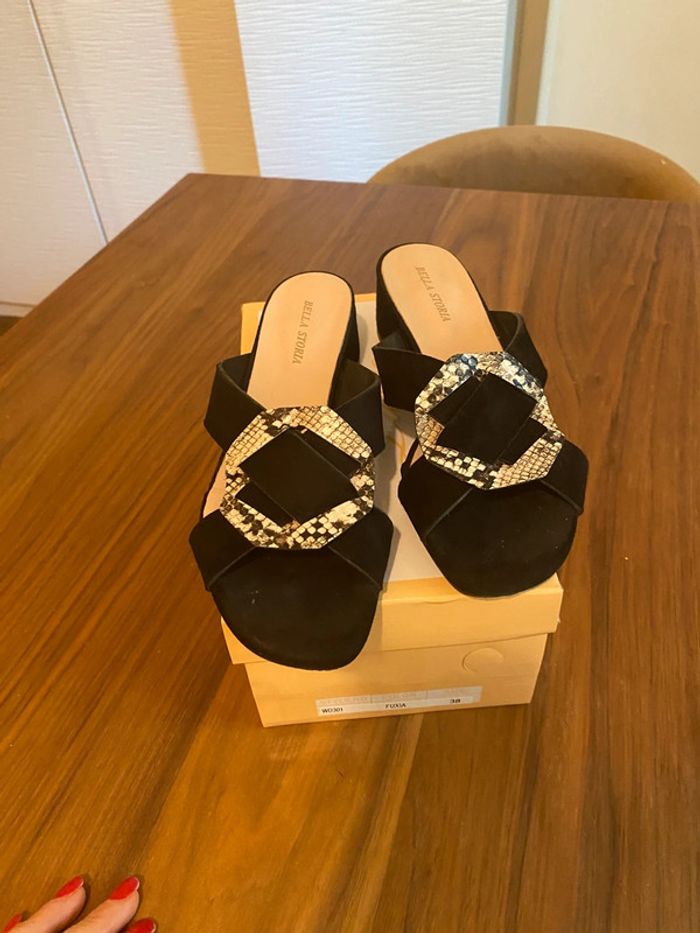Mules habillées daim noir boucle croco marque Bella Storia- 38 - photo numéro 2