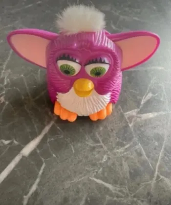 Figurine Furby mcdo hasbro 2019, rose et blanc en très bon état