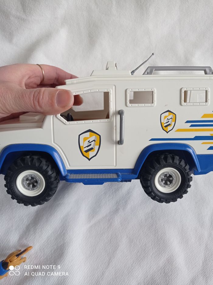 Playmobil 9371 fourgon blindé avec convoyeurs de fonds - photo numéro 8