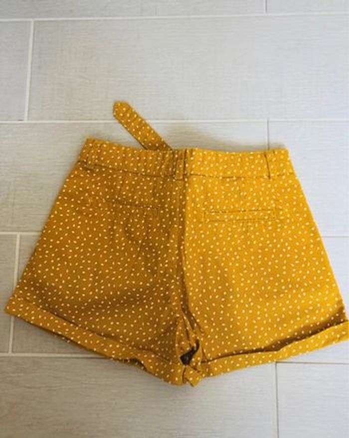 Short fille jaune moutarde kiabi 8 ans NEUF - photo numéro 2