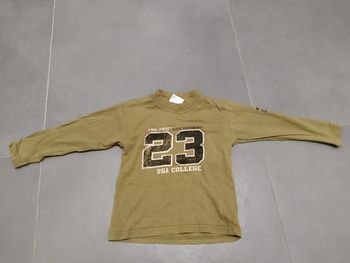 Tee shirt manches longues kaki taille 4 ans 1€