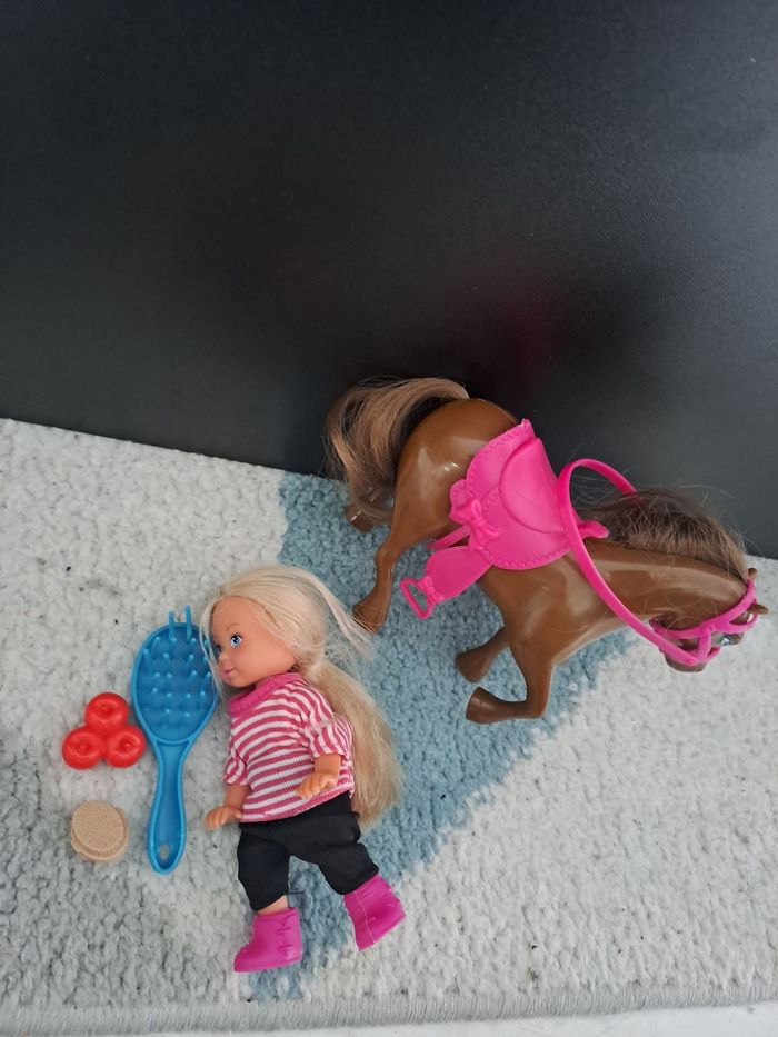 Cheval avec petite fille - photo numéro 4