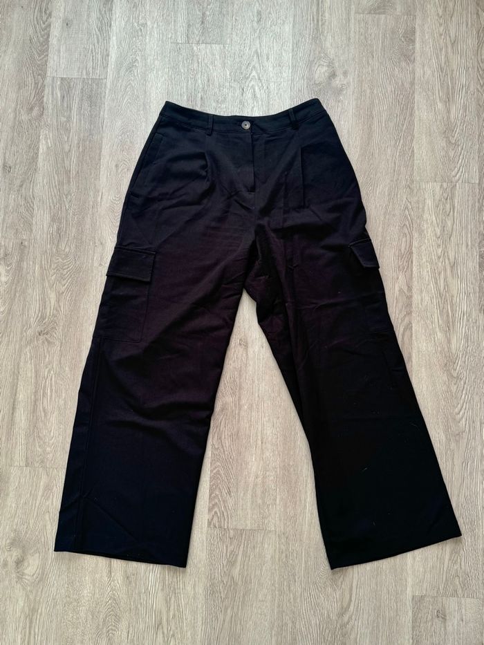 Pantalon noir à jambes larges