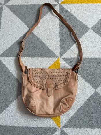 Sac à bandoulière en cuir beige Rugged Hide