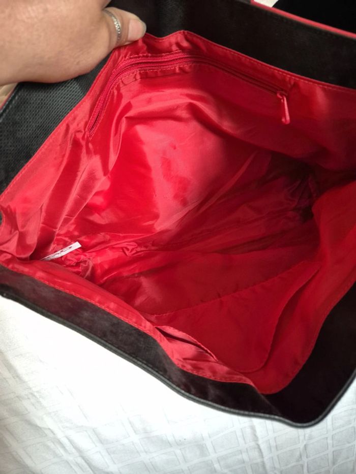 Sac noir et rouge Hugo Boss - photo numéro 7