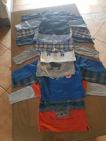 Lot  tee shirt 18 mois