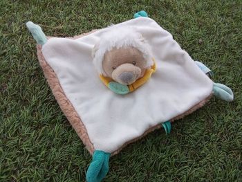 Doudou mouchoir blanc, bleu ciel, beige, jaune, marque babynat', tête lion, chien, ours ,animal
