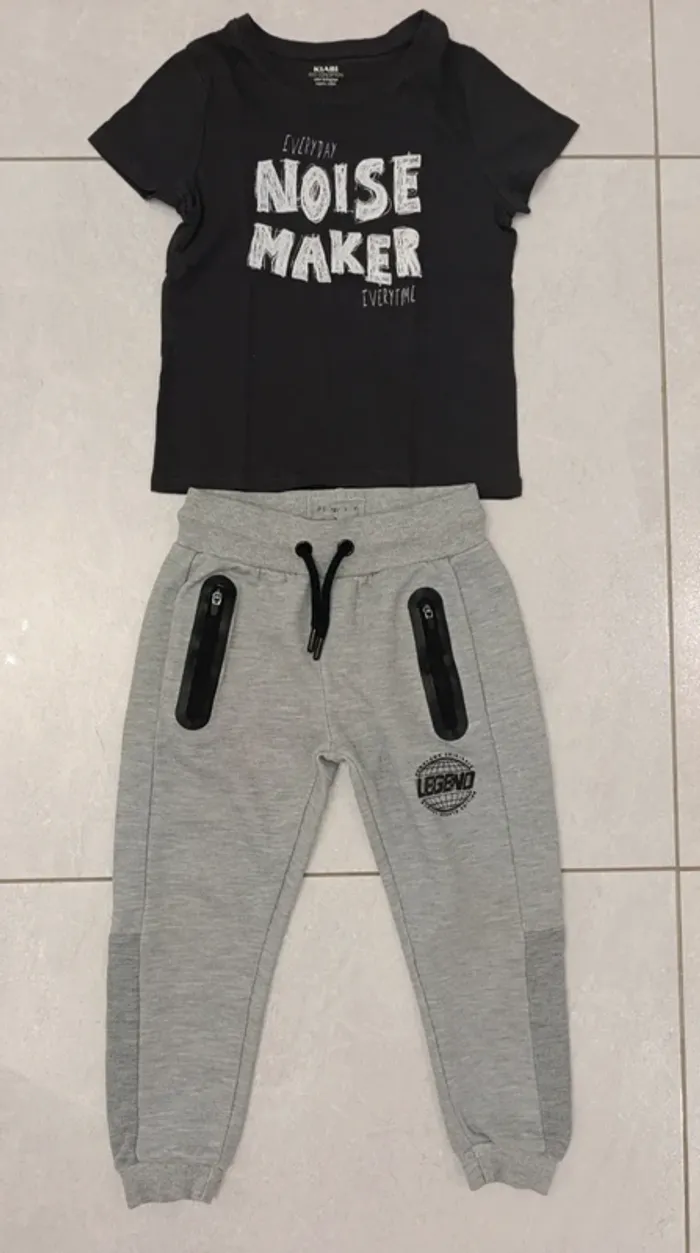 Ensemble jogging et tee shirt 4 ans