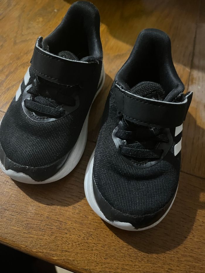 Chaussure garçon taille 20 Adidas - photo numéro 3