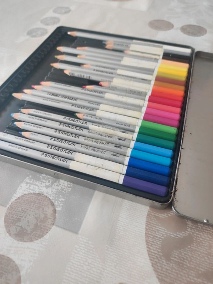 24 crayons de couleurs aquarellables - photo numéro 5