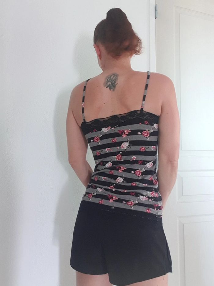 Haut Tee-shirt débardeur femme taille 36-38 rayures dentelle motif fleuri - photo numéro 3