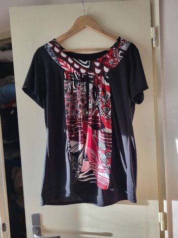 Haut à motif en taille 42