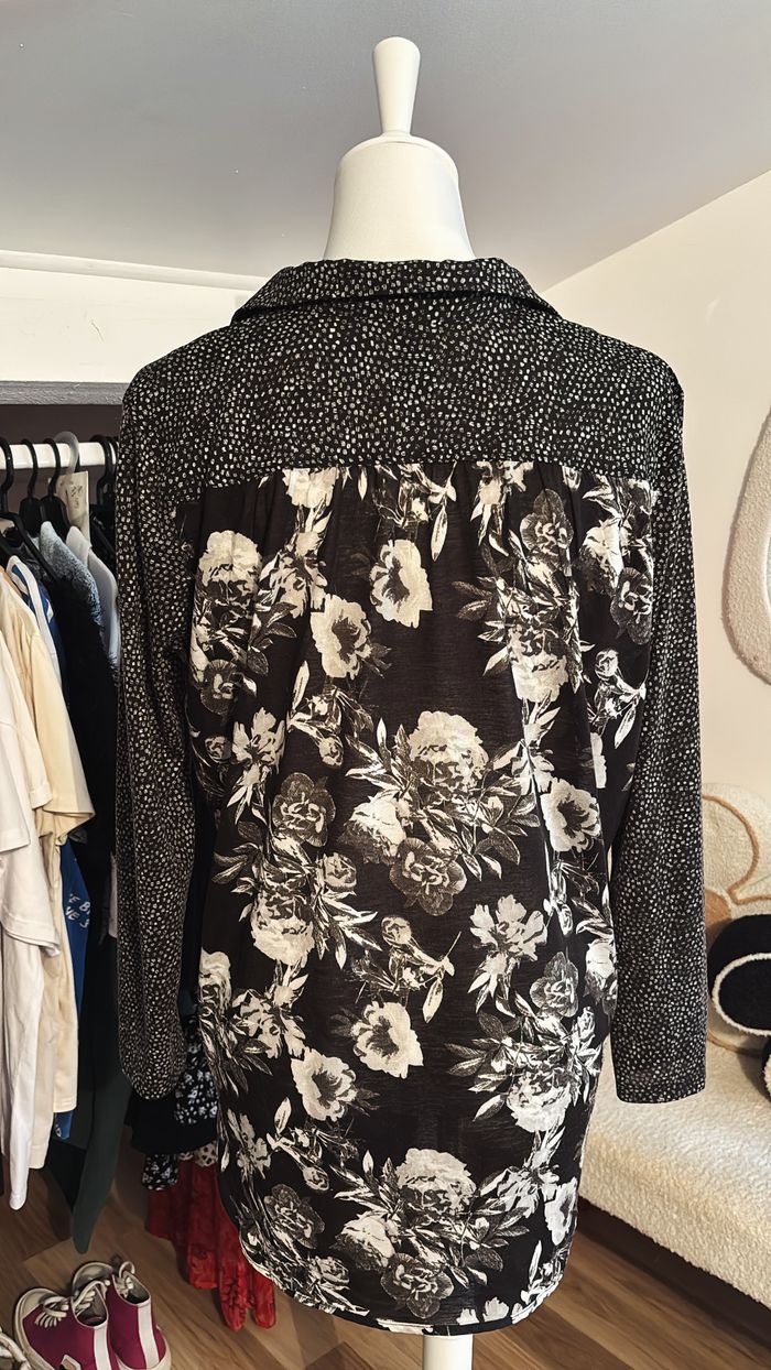 Chemise longue noire fleuries H&M T36 - photo numéro 3