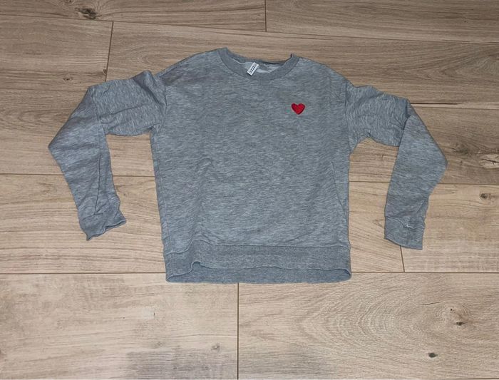 Sweat léger H&M Divided motif cœur - photo numéro 2