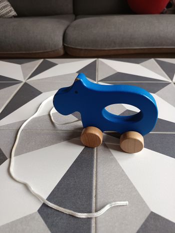 Jeu à tirer en bois hippopotame Oxybul