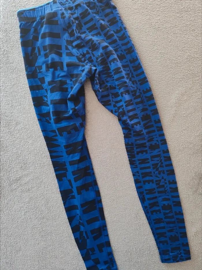 Legging Nike All-Over Logo bleu varsity XS – Très bon état - photo numéro 2