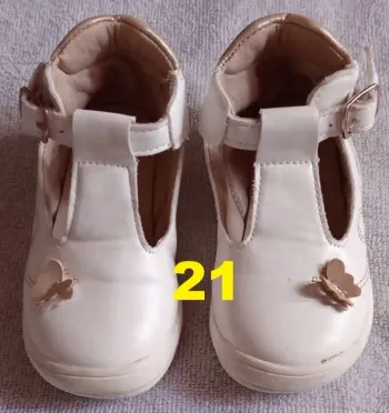 Chaussure blanche doré FPC Pointure 21