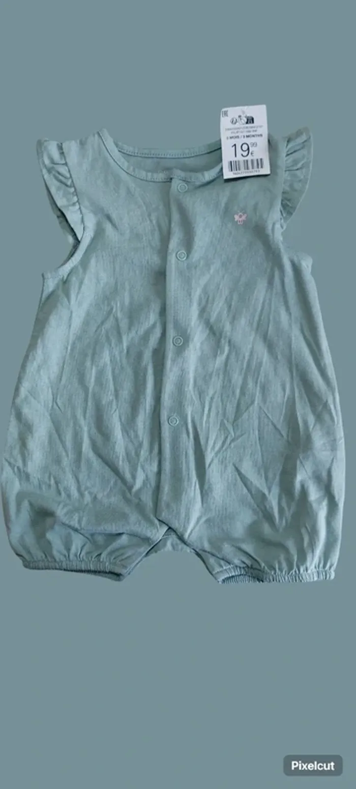 Combinaison bébé fille -T.3mois  neuve avec étiquette - photo numéro 2