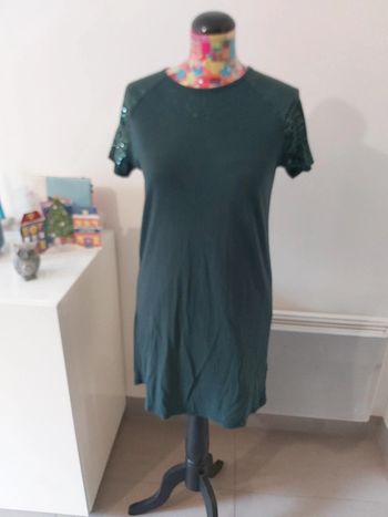 Robe verte à sequins
