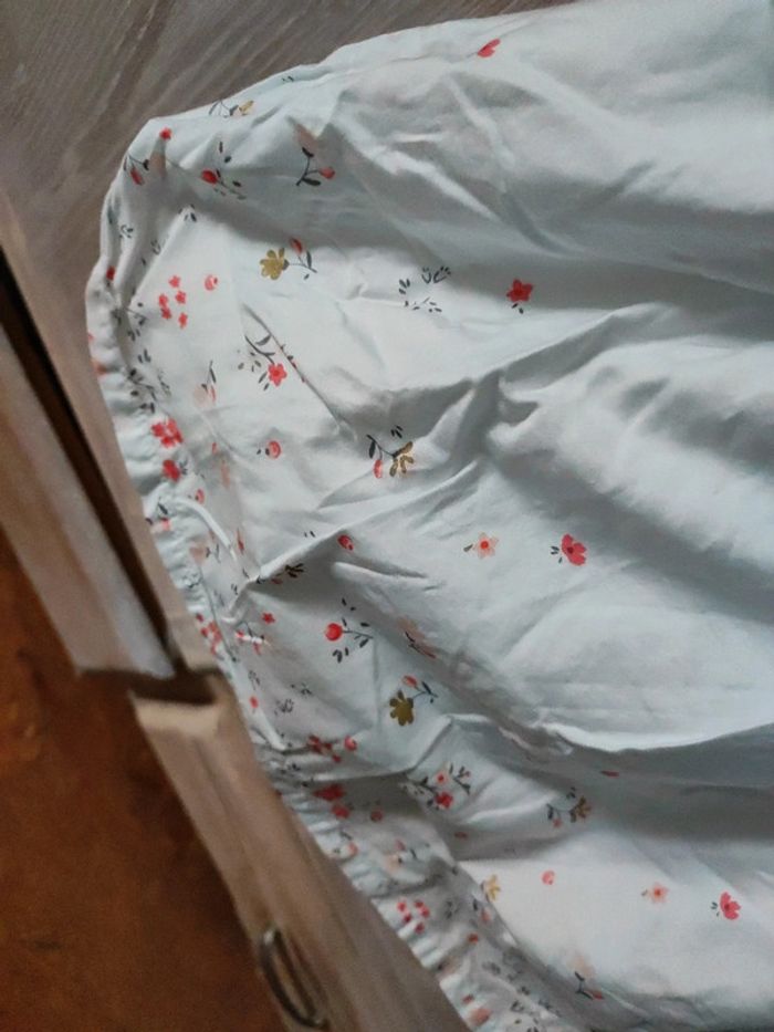 Magnifique robe avec petites fleurs - photo numéro 2