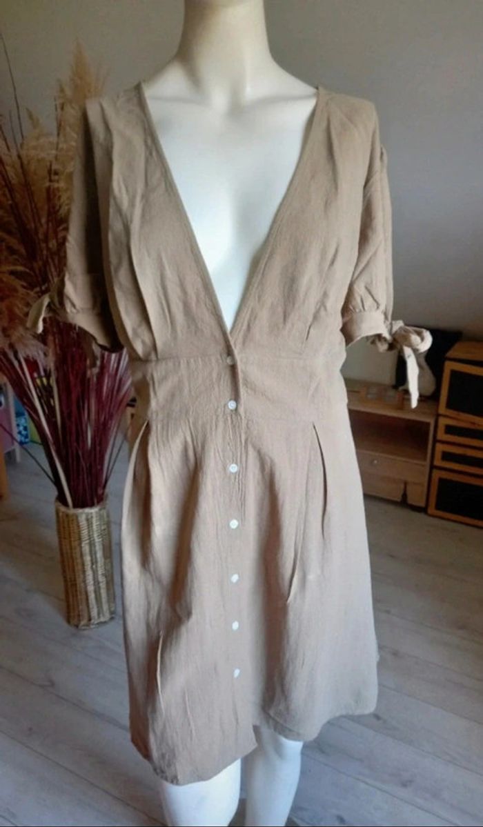 Jolie robe kaki Taille 46 - photo numéro 2