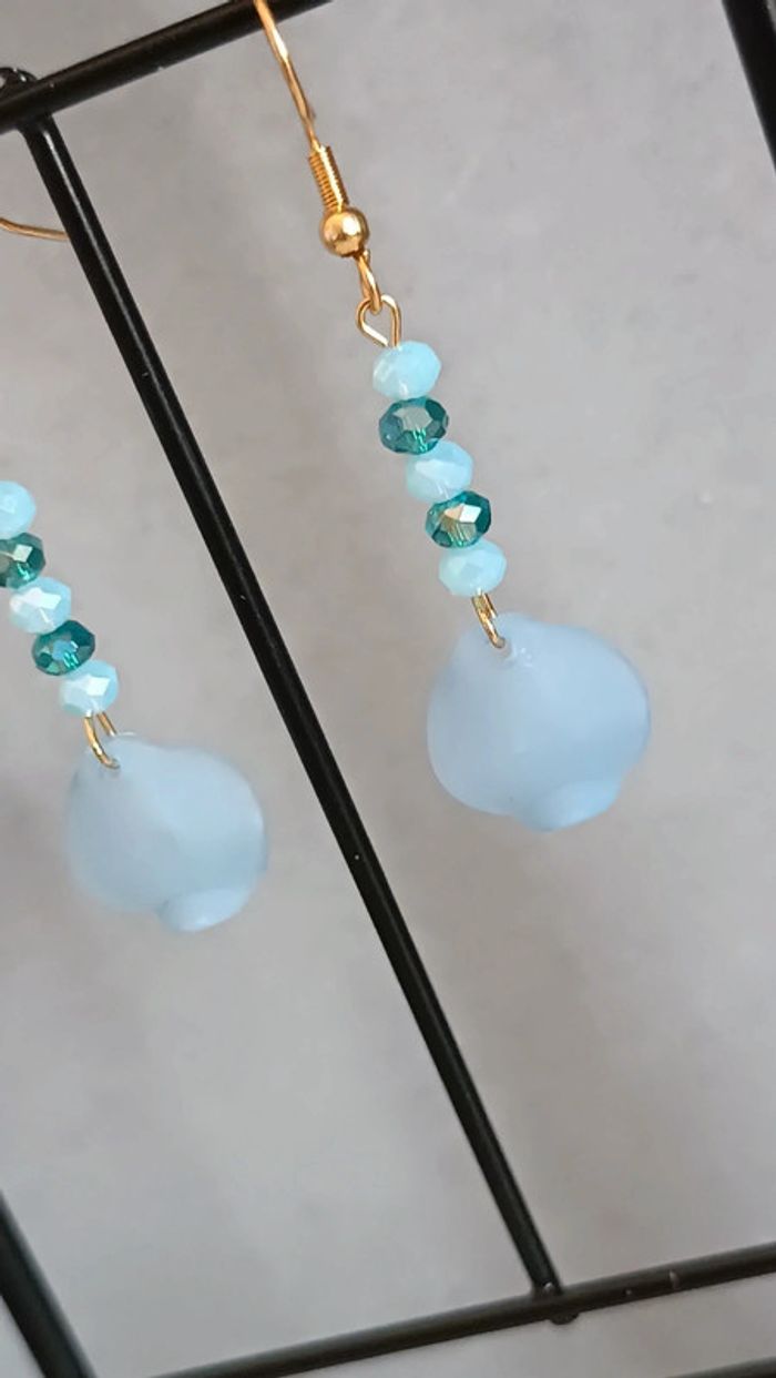 Jolies boucles d'oreilles pendantes - photo numéro 2