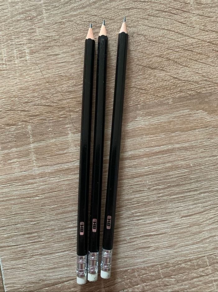 3 gommes basiques + 2 mini + 3 crayons à papier HB - photo numéro 3