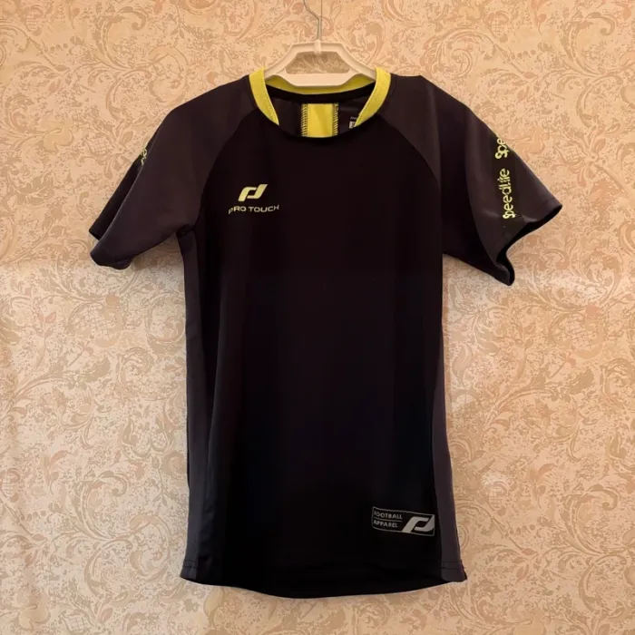 T-shirt ProTouch • noir & jaune • 8/10ans 🌿