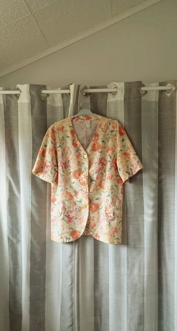 Veste femme manches courtes fleurie, avec épaulettes, taille 46-48,
