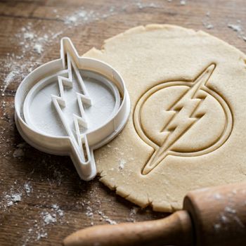 Emporte-pièce Éclair Super-Héros Découpoir Biscuit Pâte à Sucre Style Flash
