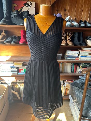 Robe noir plissée nid d’abeilles