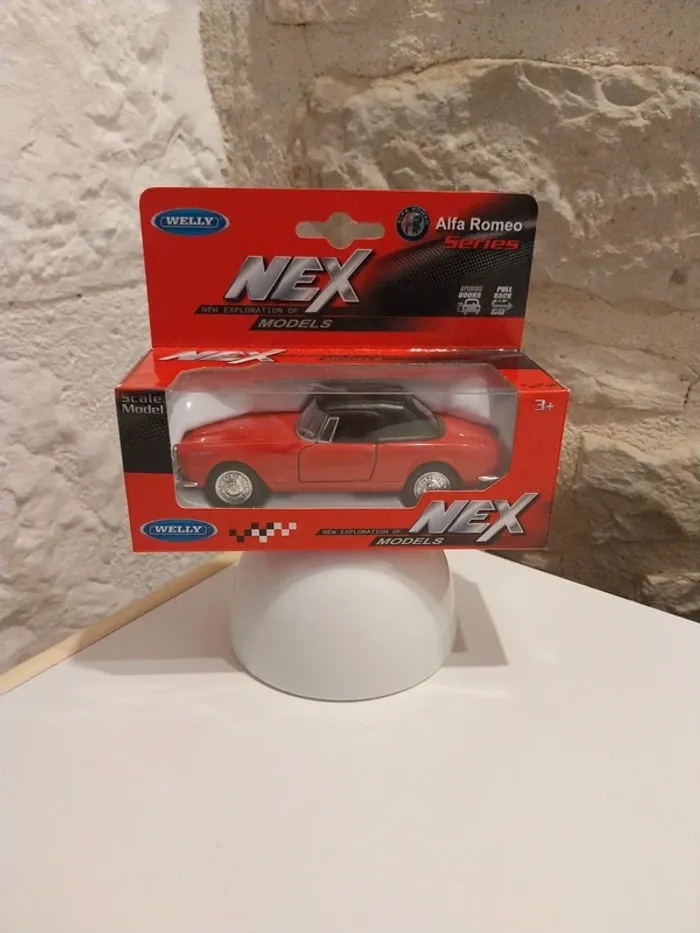 Voiture miniature de collection Alfa Romeo 2600 spider