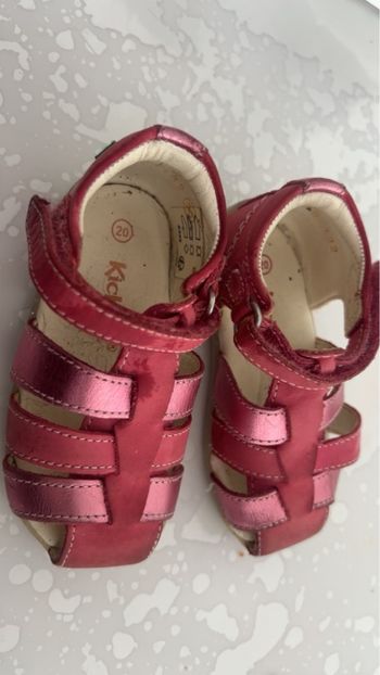 Sandale Kickers taille 20 très bon état 