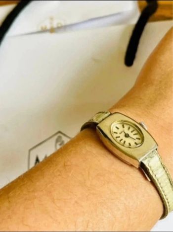 Sublime montre ancienne vintage art déco bracelet cuir blanc et cadrage argent