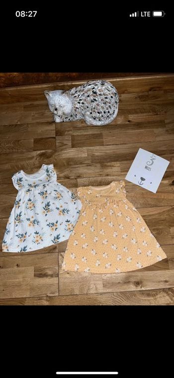 Lot de 2 robes c&a très bon état 62cm/3mois